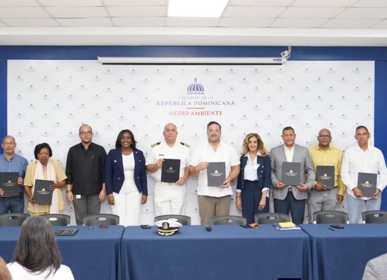 INICIAN TEMPORADA DE BALLENAS 2026 EN SAMANÁ