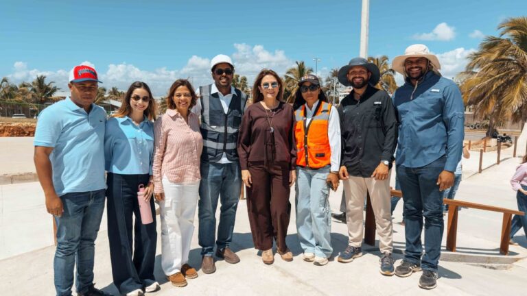 Carolina supervisa avances en cancha de fútbol y skate park del Malecón Deportivo