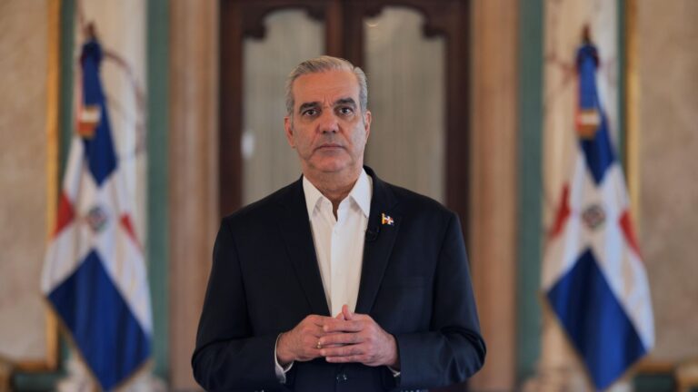 Presidente Abinader afirma que el país está preparado para enfrentar el impacto de la crisis internacional del petróleo y que el Gobierno se mantendrá vigilante ante el alza de precios para proteger a las familias dominicanas