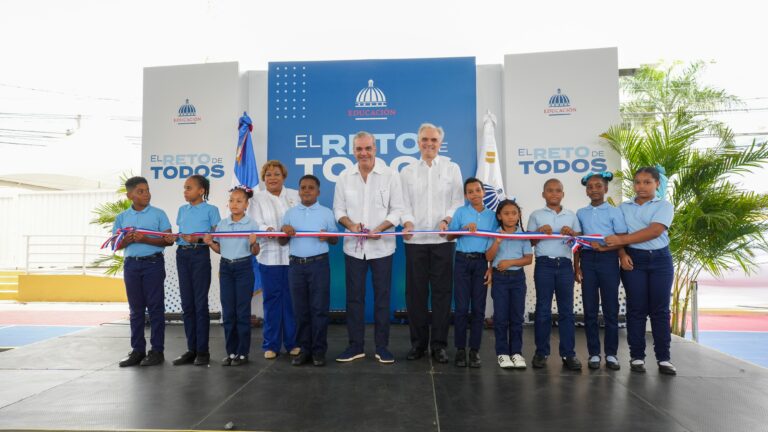 Presidente Abinader inaugura techado deportivo escolar multiusos del centro educativo Elvira de Mendoza, de Boca Chica