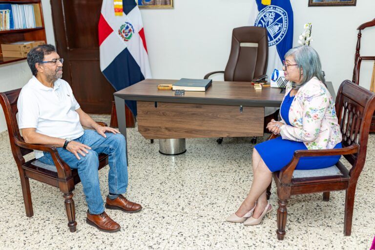 INDHRI dona 86 tuberías de drenaje para mejorar drenaje y prevenir inundaciones en UASD-SFM